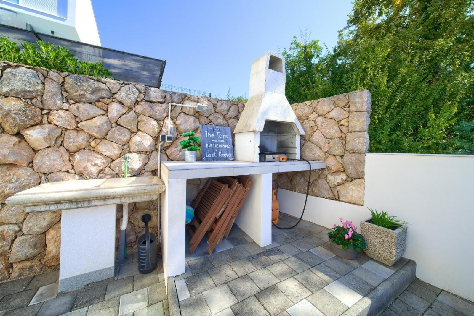 Apartment Sasso Bianco With The Private Pool Njivice Ngoại thất bức ảnh